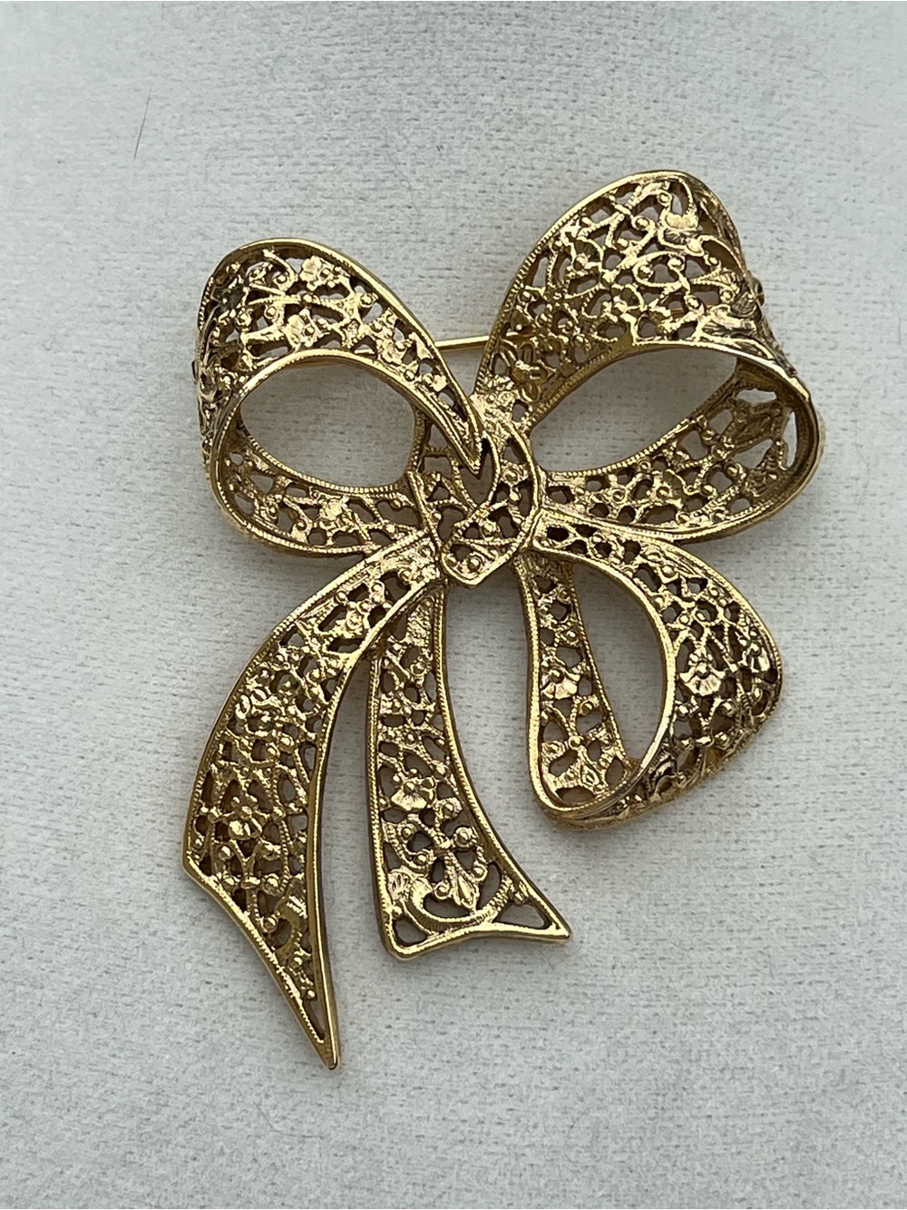 Vintage Gold Filigree Bow Brooch - Statement Jewelry